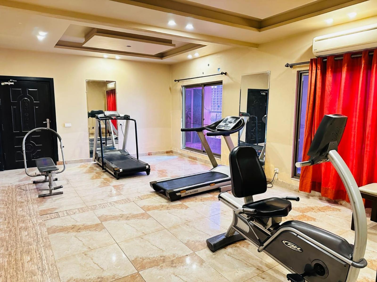 Grand Regent Hotel And Suites 费萨拉巴德 外观 照片