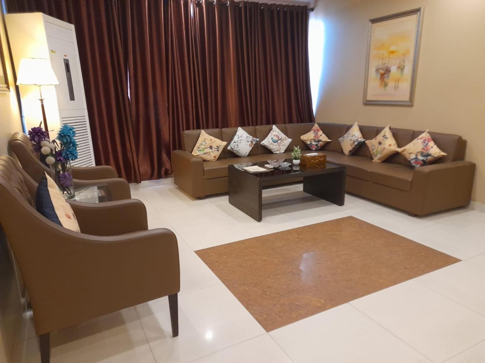 Grand Regent Hotel And Suites 费萨拉巴德 外观 照片
