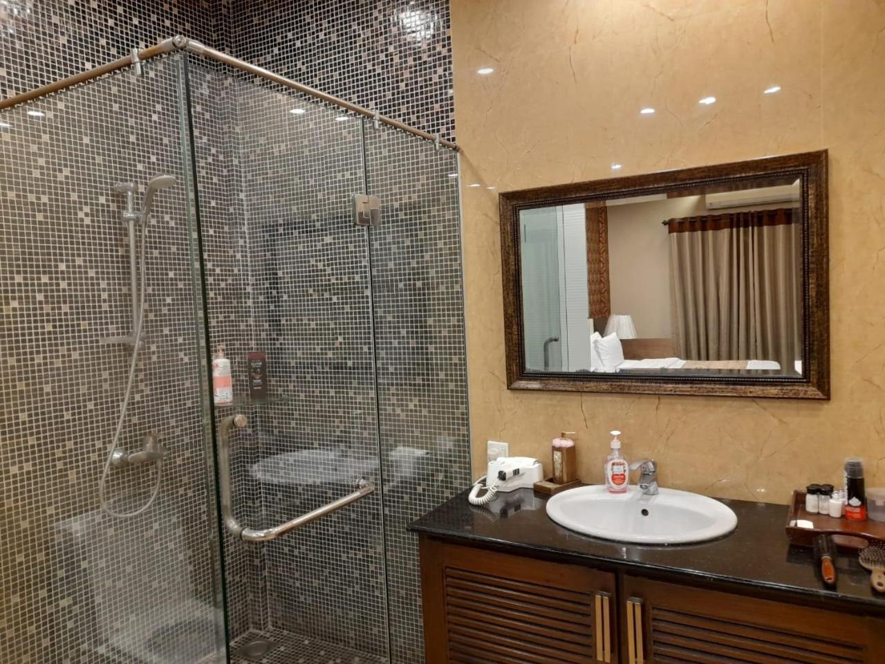 Grand Regent Hotel And Suites 费萨拉巴德 外观 照片