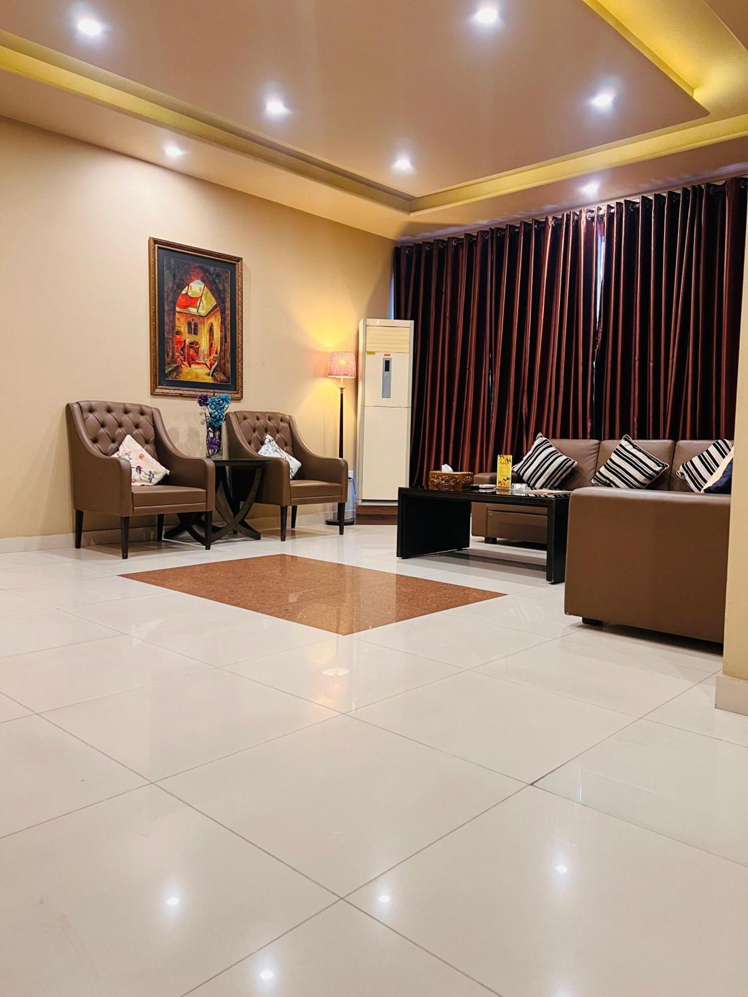 Grand Regent Hotel And Suites 费萨拉巴德 外观 照片