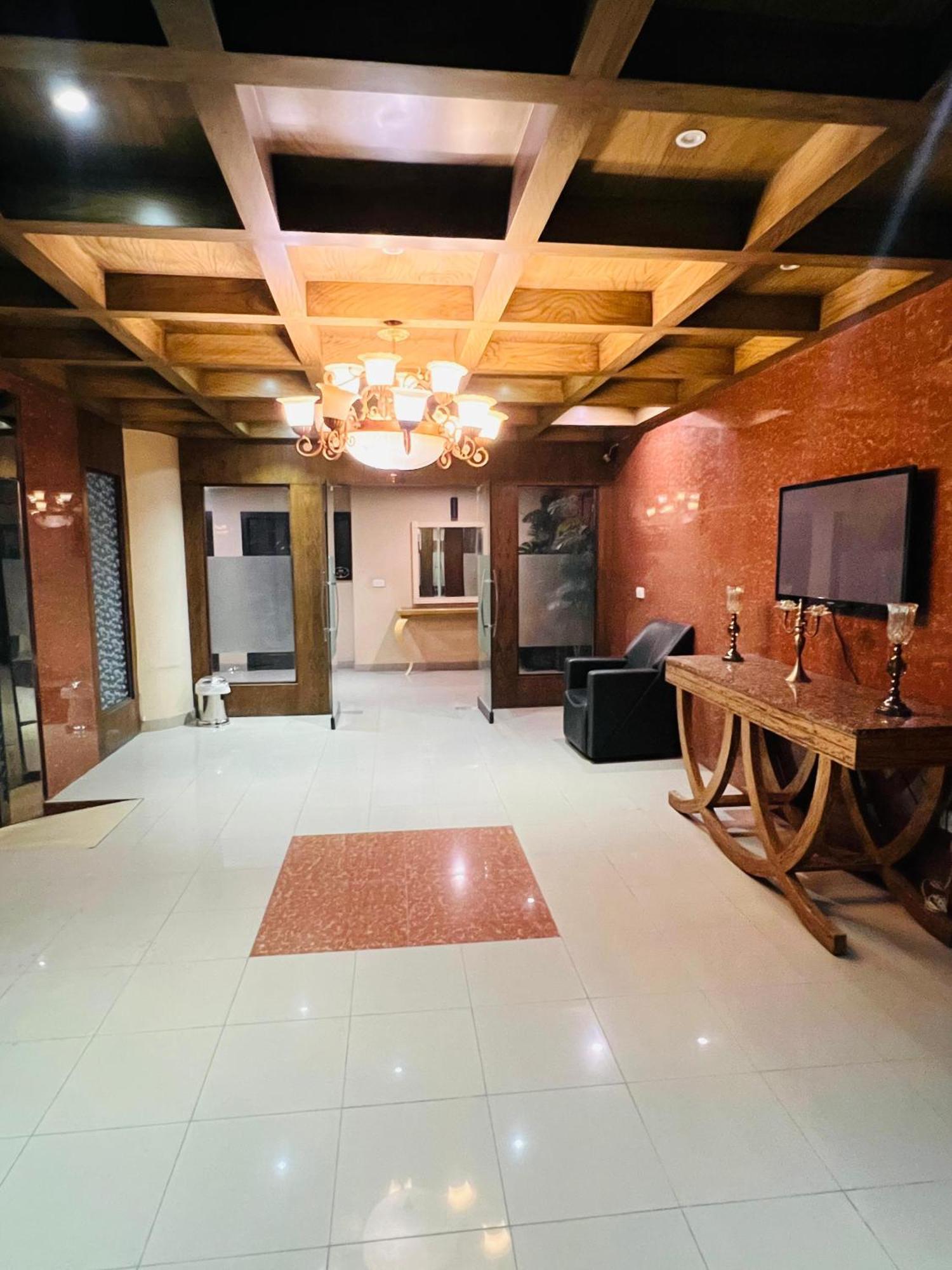 Grand Regent Hotel And Suites 费萨拉巴德 外观 照片